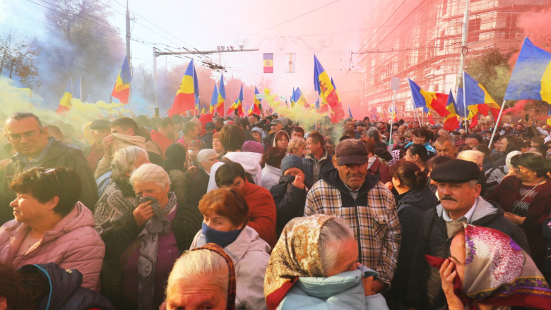 Cine ii plateste pe moldovenii care fac jocul Moscovei in timp ce politicienii prorusi incearca sa rastoarne guvernul de la Chisinau Imagine