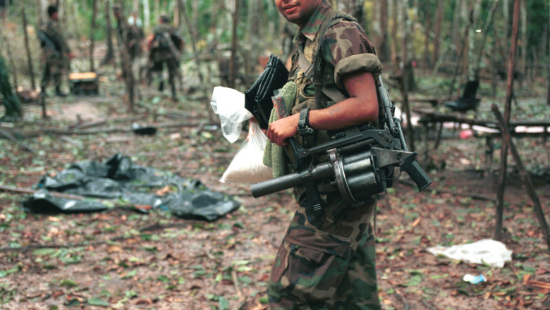 Cine sunt cei doi romani acuzati ca voiau sa vanda arme teroristilor din Columbia. Unul dintre ei a avut legaturi cu Viorel Hrebenciuc si Dan Matei Agathon Imagine