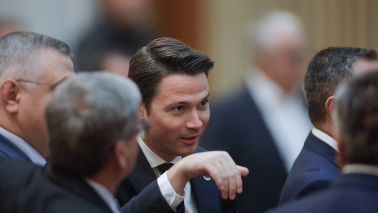 Cine sunt deputatii PNL care au votat alaturi de AUR impotriva legii despre care Simion spune ca „fura copiii” romanilor Imagine