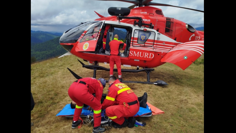 Cioban ranit grav in timp ce incerca sa alunge un urs. Petarda folosita la indepartarea animalului i-a explodat in mana Imagine