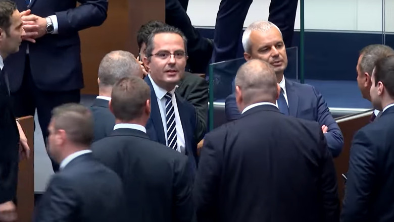 Ciocniri si tensiuni in Parlamentul Bulgariei din cauza intrarii in zona euro. Sofia a primit unda verde de la Comisia Europeana si BCE Imagine