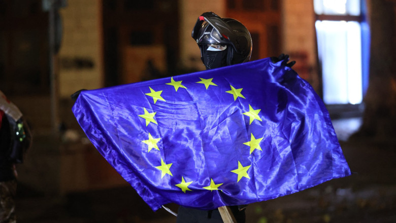 Ciocniri violente in Tbilisi intre fortele de ordine si protestatarii pro-UE. Politia foloseste gaze lacrimogene si tunuri cu apa Imagine