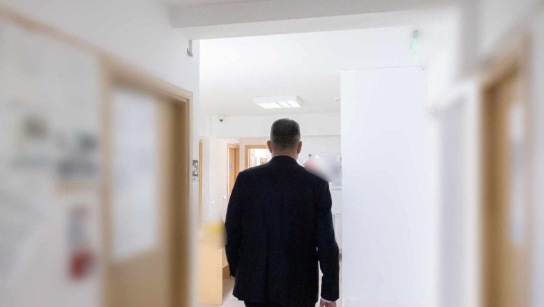 Ciolacu a mers in vizita la un centru in care au fost dusi o parte dintre batranii din caminele groazei Imagine