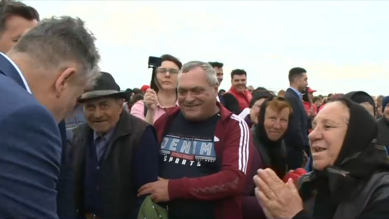 Ciolacu si liderii PSD din Buzau, in campanie la sat. Politicienii au participat la o serbare campeneasca pe stadionul „Luceafarul” Imagine