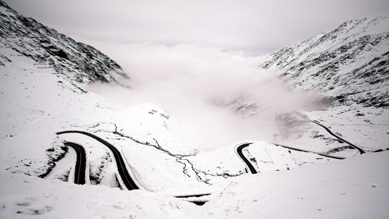 Circulatia pe Transfagarasan a fost inchisa temporar. Strat de zapada de 30 cm Imagine