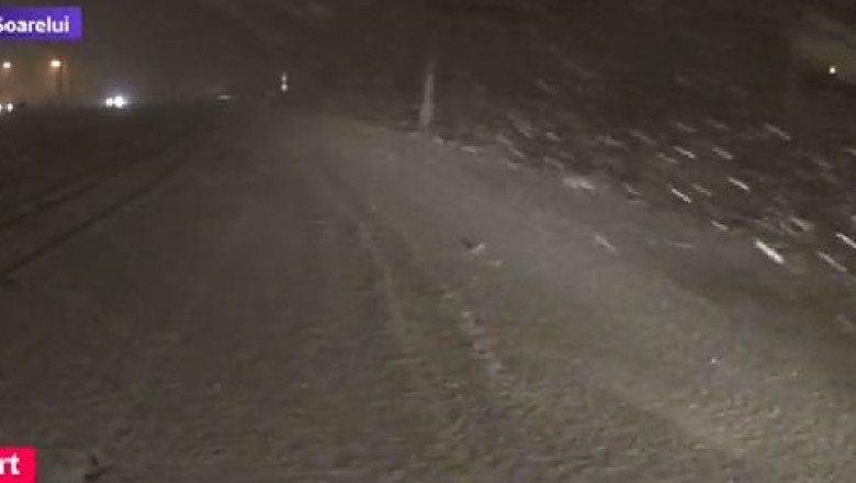 Circulatie ingreunata pe A1 si A2. Stratul de zapada a ajuns deja la doi centimetri Imagine