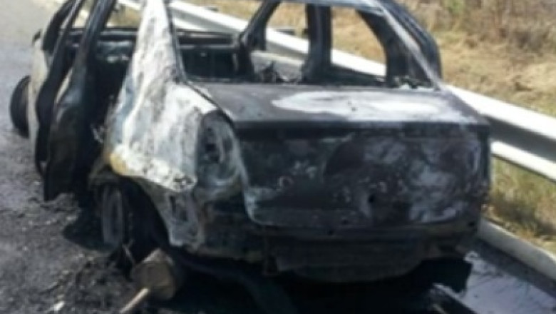 Circulatie ingreunata pe Autostrada Soarelui, dupa ce o masina a luat foc Imagine