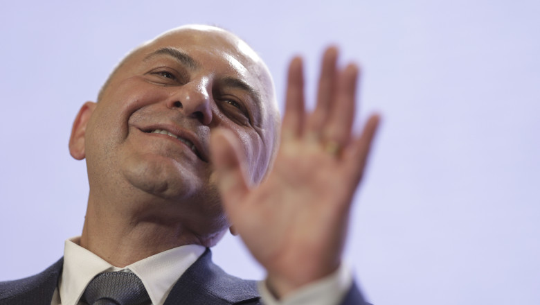 Cirstoiu nu se retrage din cursa pentru Primarie: „Dragi Nicusor si Piedone, nu mai sperati degeaba” Imagine