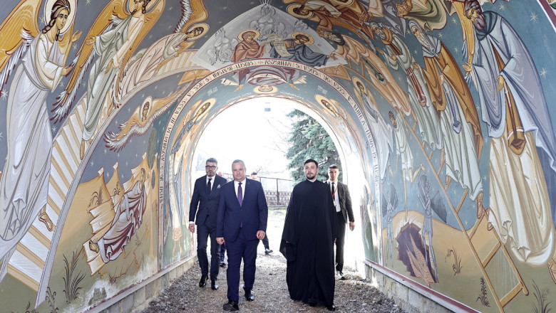 Ciuca a vizitat Catedrala Sfintii Petru si Pavel din Chisinau. A discutat si despre situatia Mitropoliei Basarabiei ce tine de BOR Imagine