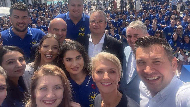 Ciuca, despre prezenta femeilor in politica: Numarul doamnelor si domnisoarelor in structurile de conducere este cat se poate de redus Imagine