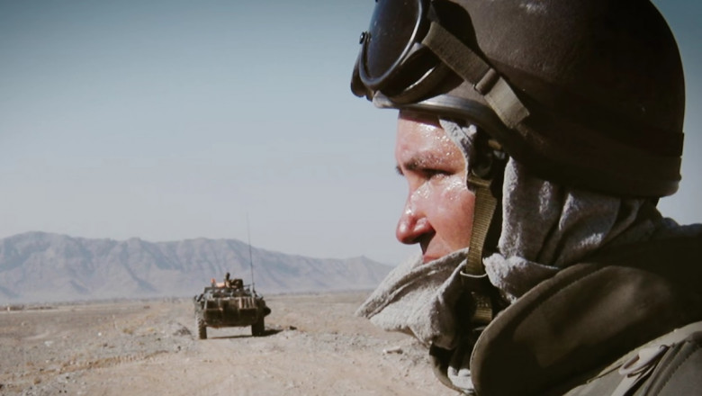 Ciuca, in razboiul filmelor. Reclama cartii „In slujba tarii” versus ancheta Recorder care demonteaza „mitul eroului de la Nassiriya” Imagine