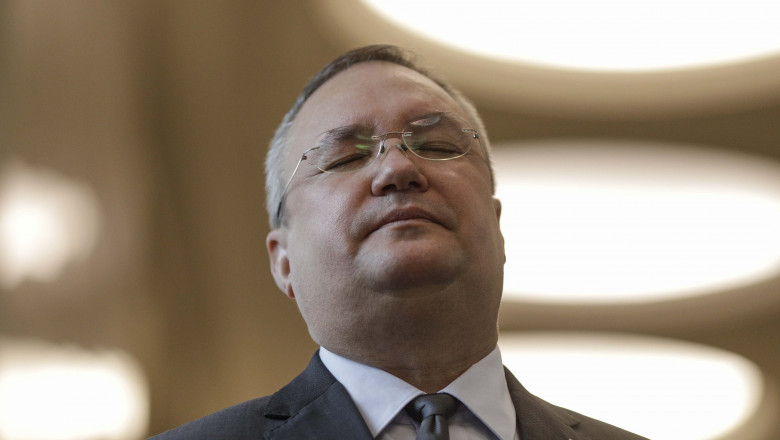 Ciuca: Se zice, asta ne e crucea, asta o ducem. Dar cand ajungem, e important sa stea in picioare. De dus e usor, de asezat e mai greu Imagine