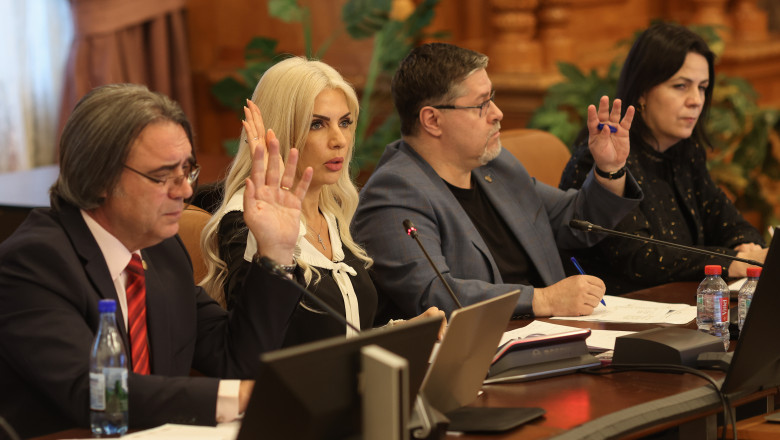Ciuca si Ciolacu au renuntat de tot la pragul pentru abuz in serviciu si au anulat votul pentru scoaterea coruptiei din mandatele SRI Imagine