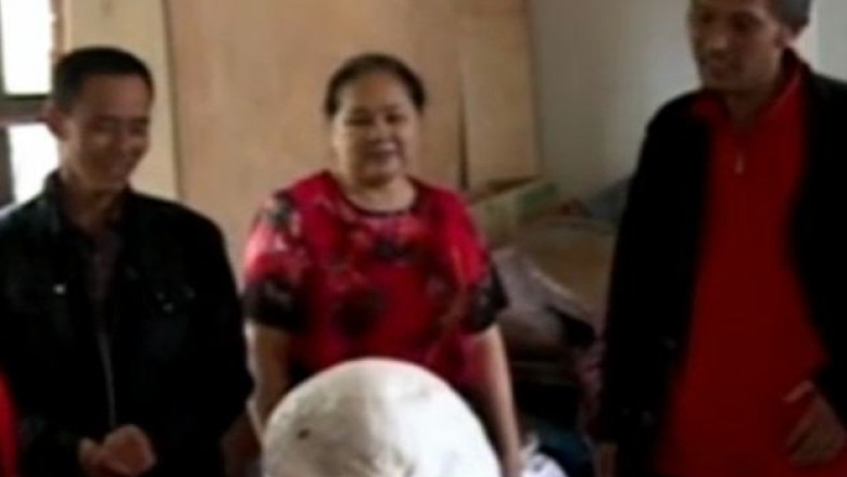 Ciuperca uriasa descoperita in China. Greutate: 3,5 kilograme Imagine