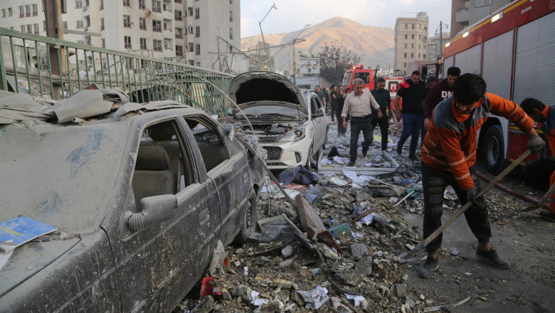 „Civilii sunt cei care platesc pretul”. Iranienii se pregatesc pentru „ce este mai rau” dupa loviturile israeliene Imagine