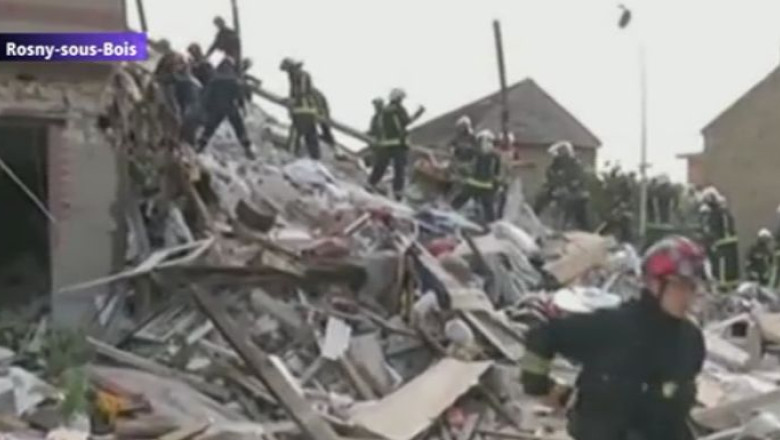 Cladire prabusita in apropiere de Paris. Doi oameni au murit, 11 persoane au fost ranite si 12 sunt date disparute Imagine