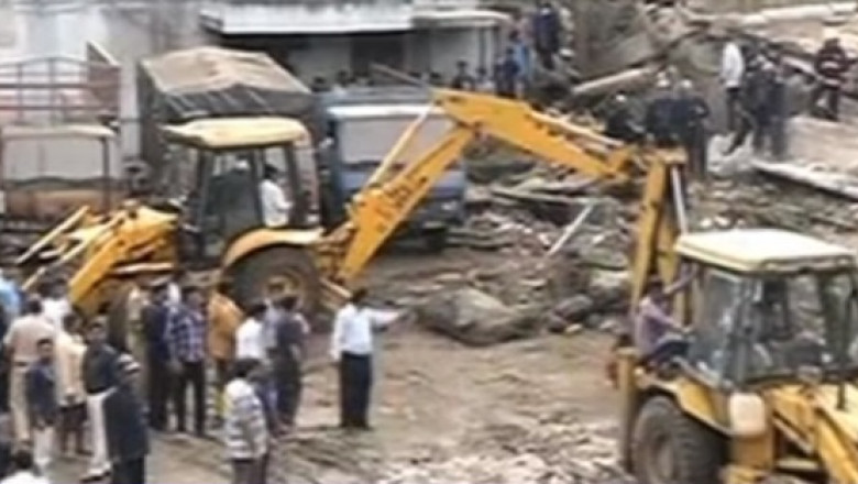 Cladire prabusita in India. 24 de persoane sunt date disparute Imagine