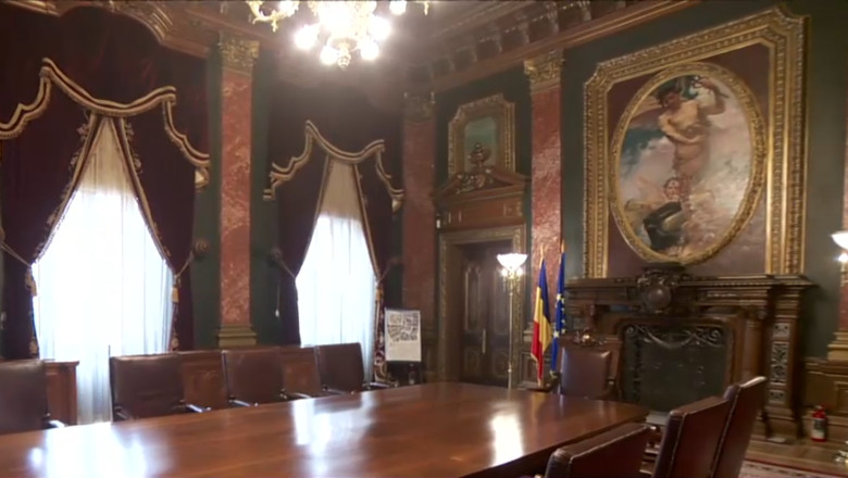 Cladirea BNR din Centrul Capitalei si-a deschis portile publicului. Oamenii au putut atinge si un lingou de aur de 1,3 milioane de euro Imagine
