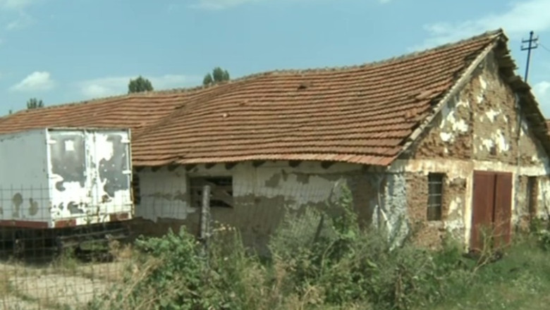 Cladirile fostelor CAP-uri au ramas in paragina Imagine