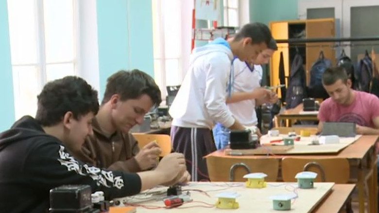 Clasele profesionale, tot mai cautate. Cei mai multi tineri vor sa devina mecanici  Imagine