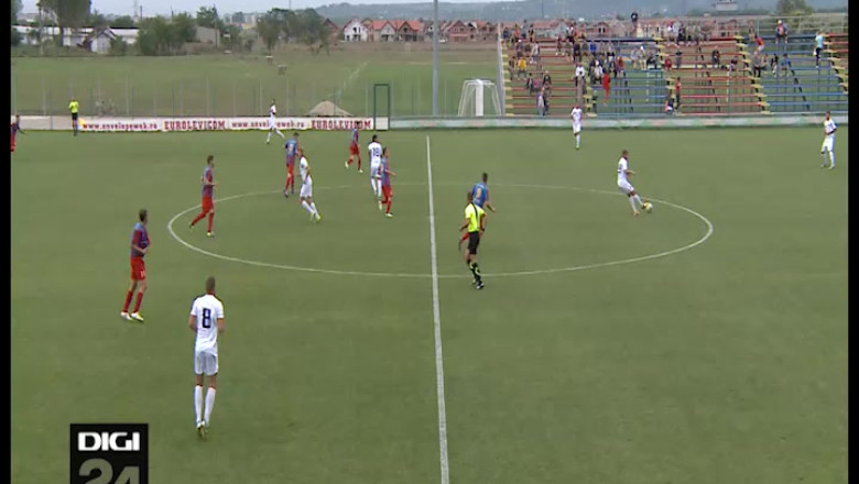 Clipe de cosmar la Sinmartin. Un jucator a lesinat pe teren in timpul unui meci de fotbal Imagine