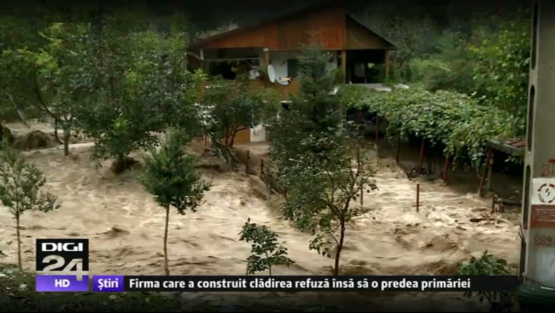 Clisura Dunarii, blocata in urma unei alunecari de teren. Peste 5.000 de oameni sunt izolati Imagine