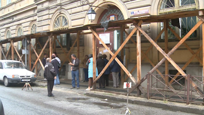 Clopotelul suna, problemele raman Imagine