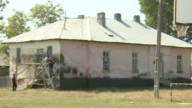 Clopotelul va suna si in scolile care stau sa se darame Imagine