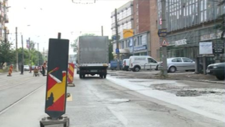 Cluj. Au refacut linia de tramvai, dar au stricat drumul Imagine