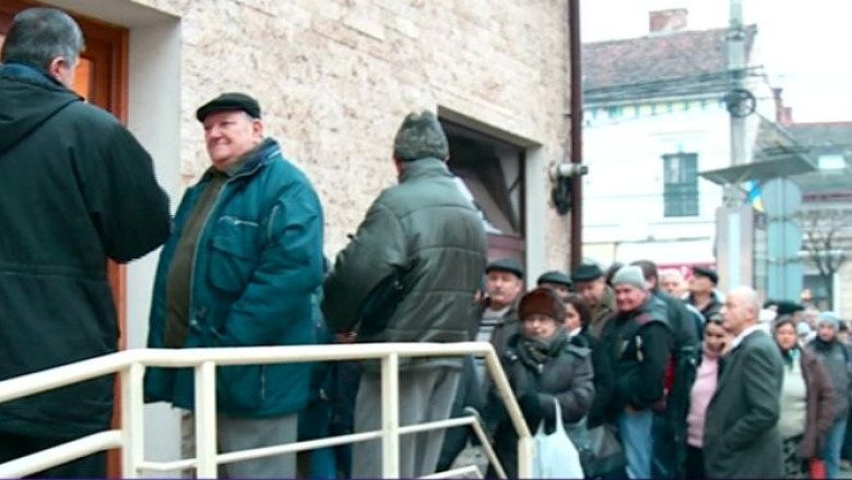 Cluj-Napoca. Peste 300 de oameni au stat la coada pentru un loc de parcare Imagine