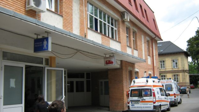 CLUJ. Pacienti plimbati cu ambulanta de la o sectie la alta, in cadrul aceluiasi spital Imagine