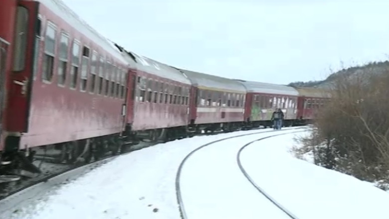 CLUJ. Tren deraiat dupa ce a lovit mai multe vite. Pasagerii nu au fost raniti, dar au intarziat trei ore Imagine