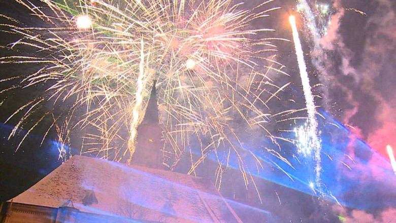 Clujenii au sarbatorit in strada trecerea in noul an Imagine