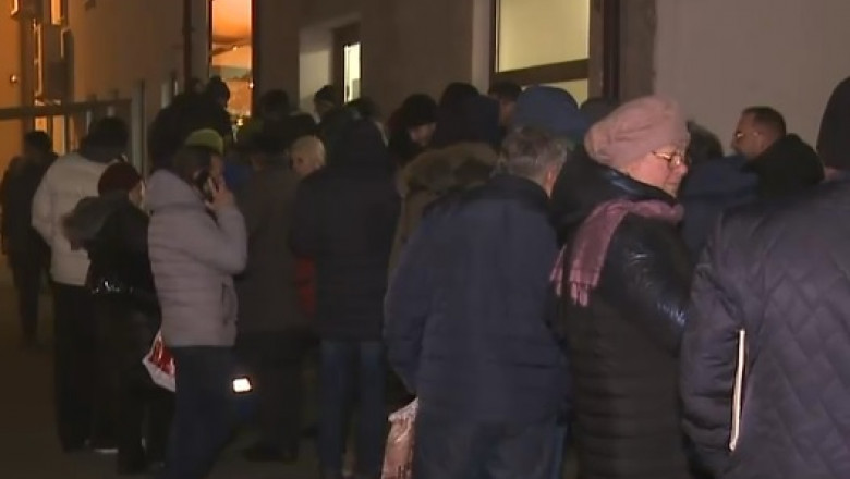 Clujenii s-au inghesuit la ghisee pentru locuri de parcare, pe motiv ca e mai sigur decat sa faca cerere online Imagine