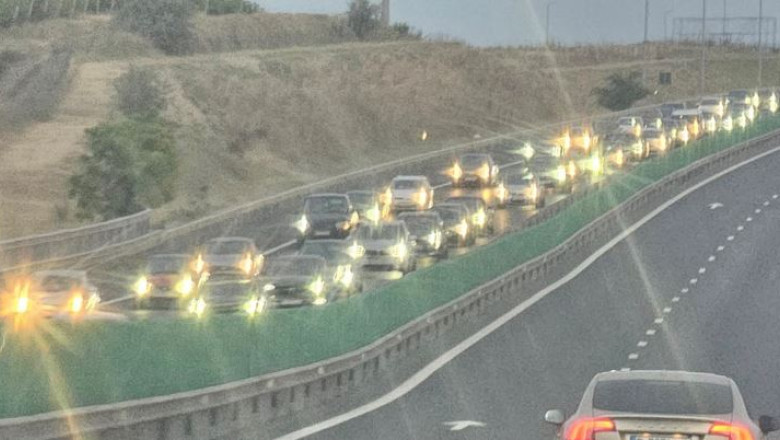 Coada de sapte kilometri pe A2, dupa un carambol cu cinci masini Imagine