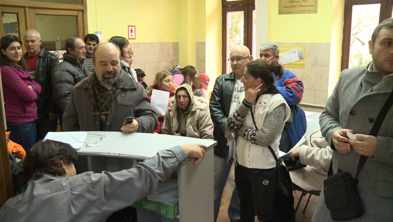 Coada la Evidenta Populatiei, de alegeri. Zeci de oradeni au cerut eliberarea cartii de identitate Imagine