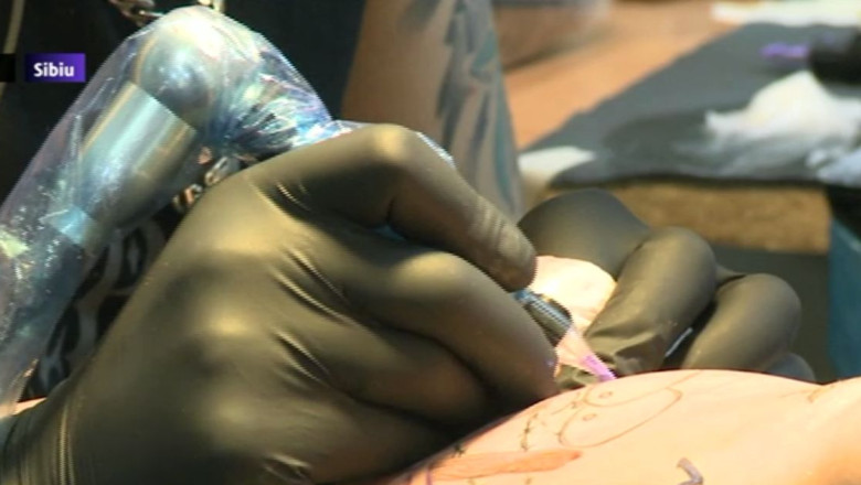 Coada si liste de asteptare pentru tatuaje la Sibiu Imagine