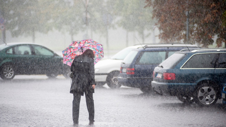Cod galben de furtuni in zone din 27 de judete. ANM a emis si noi alerte de vant puternic si vijelii. Cum va fi vremea in Bucuresti Imagine