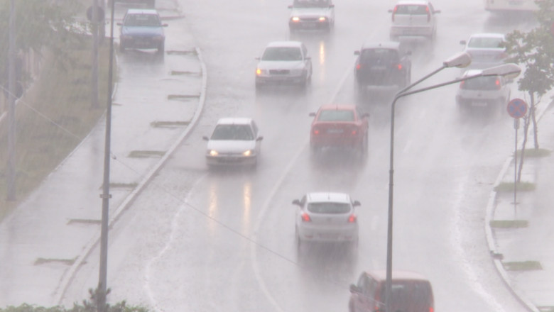 Cod galben de ploi in patru judete ale Moldovei Imagine