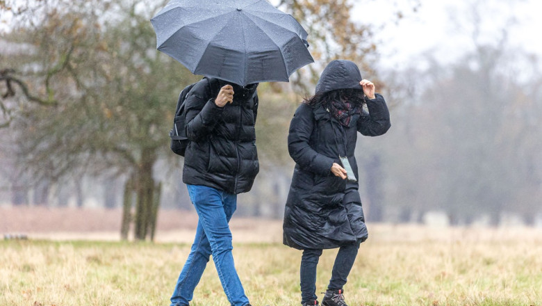 Cod galben de ploi in vestul tarii. Meteorologii spun ca stratul de zapada de la munte se va topi Imagine