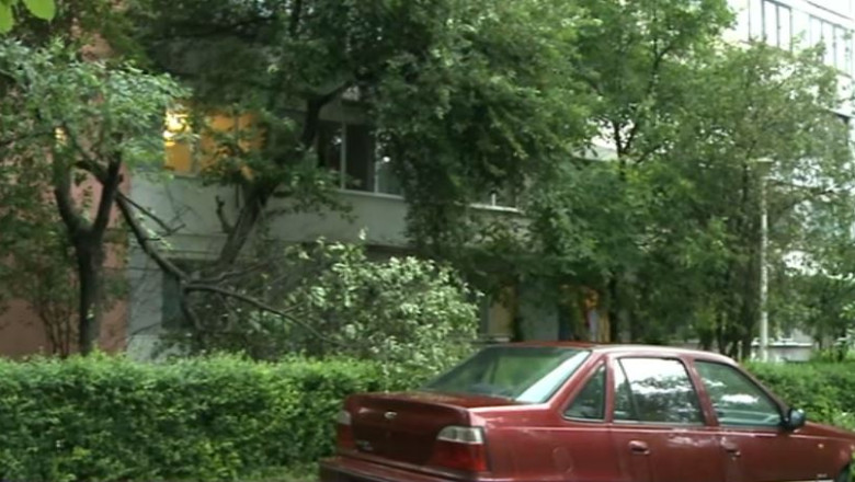 Cod galben de vijelie si grindina in Bucuresti. Doi oameni au fost raniti la Sibiu Imagine