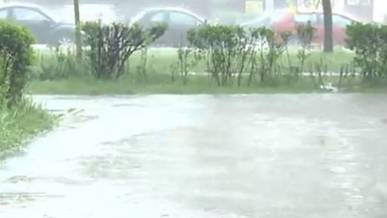 Cod galben de vreme rea. Cantitatile de apa, in urma ploilor, vor depasi, izolat, 40 l/mp Imagine