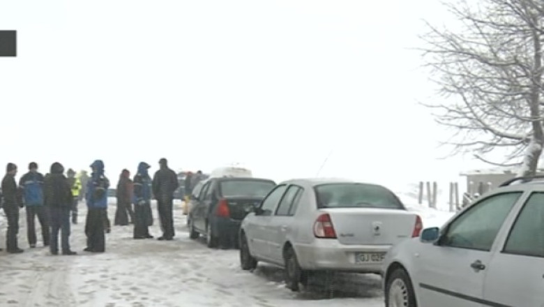 COD PORTOCALIU. 250 de turisti blocati la Ranca Imagine