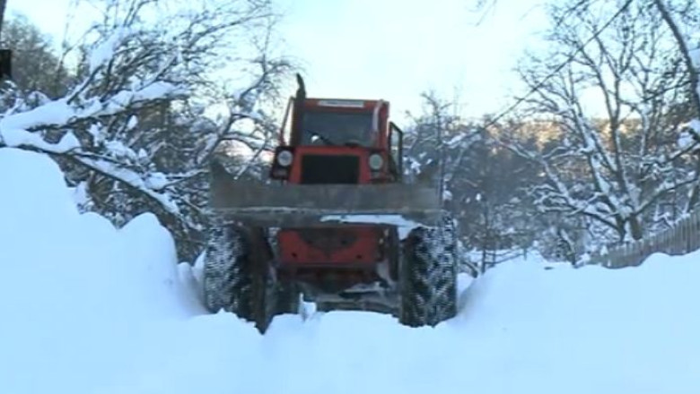 COD PORTOCALIU. Barbatii din judetul Braila blocati in nameti au fost salvati  Imagine