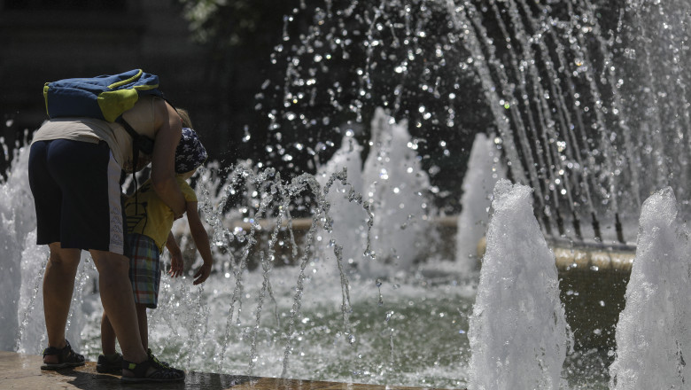 Cod portocaliu de canicula in Bucuresti si alte 15 judete. Sunt asteptate temperaturi intre 38°C si 41°C Imagine