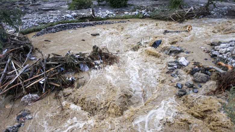 Cod portocaliu de inundatii in Suceava, Harghita si Neamt. Cod galben in zeci de bazine hidrografice Imagine
