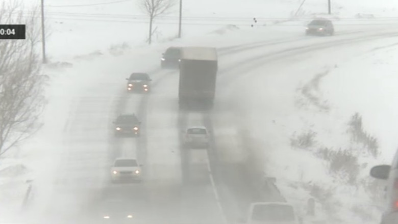 Cod portocaliu. Drumuri inchise si localitati ramase fara curent electric Imagine