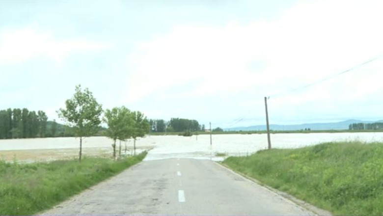 Cod rosu de inundatii pe raurile Ramnicu Sarat si Putna pana la miezul noptii. Prognoza meteorologilor pentru zilele urmatoare Imagine
