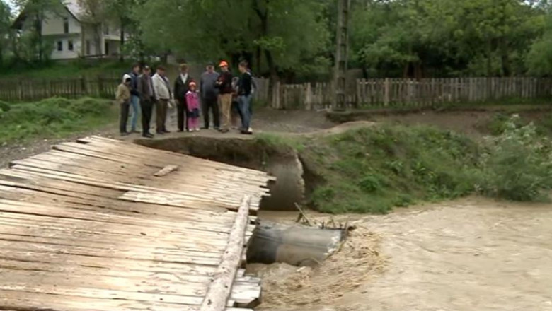 Codul rosu de inundatii, inlocuit cu cel portocaliu. Prognoza meteorologilor pentru zilele urmatoare Imagine