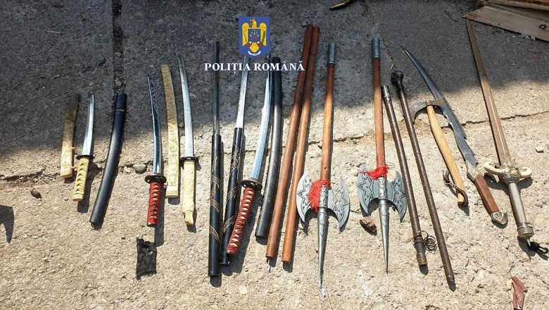 Colectie ilegala de arme descoperita in Arad, in locuintele unui olandez. Barbatul a fost retinut de politisti Imagine
